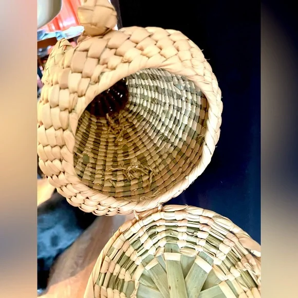 Woven Pig-Shaped Crossbody Bag - Picture 5 of 7